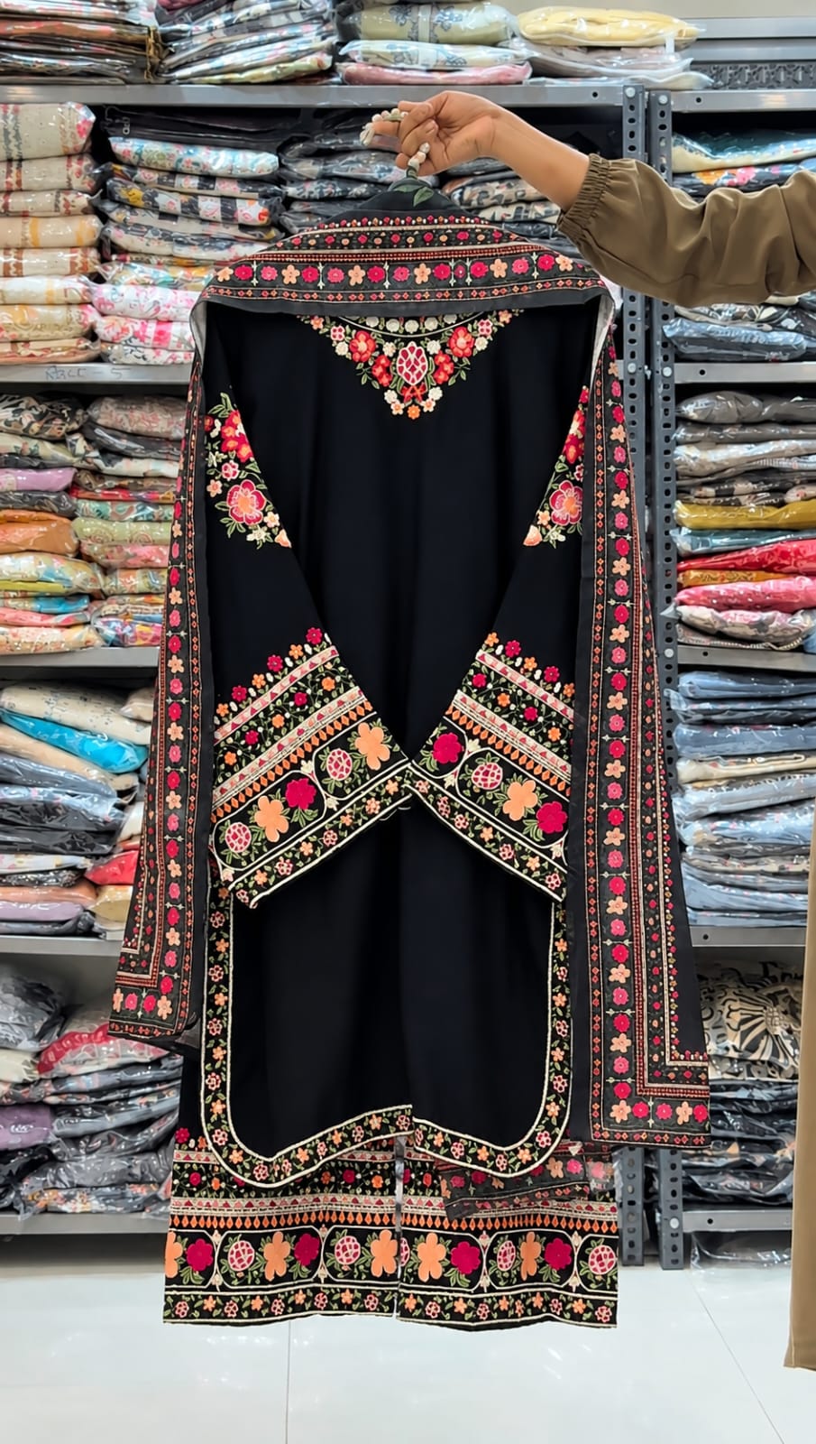 3 PCS Elegant Embroidered 3-Piece Suit